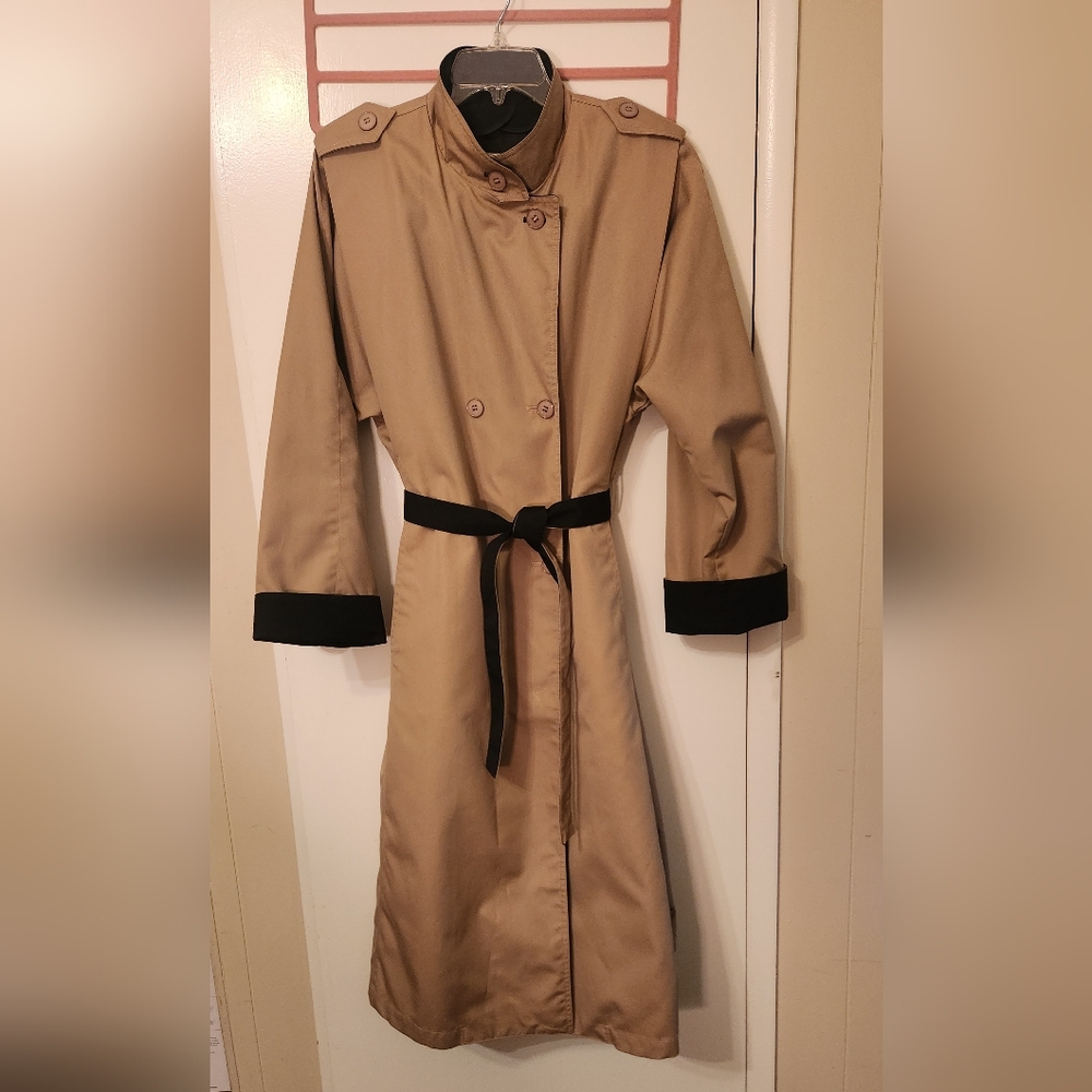 Vintage Misty Harbor Classic Camel Trench Coat with Black Accents